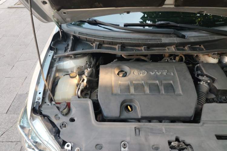 Used Toyota Corolla 2012 Luxurious Edition 1.8L CVT GL-i Engine Bay Right