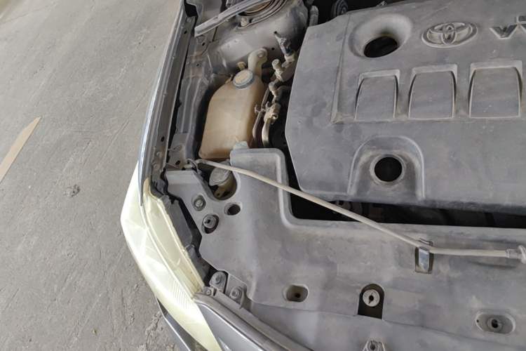 Used Toyota Corolla 2012 Luxurious Edition 1.6L Automatic GL Engine Bay Right