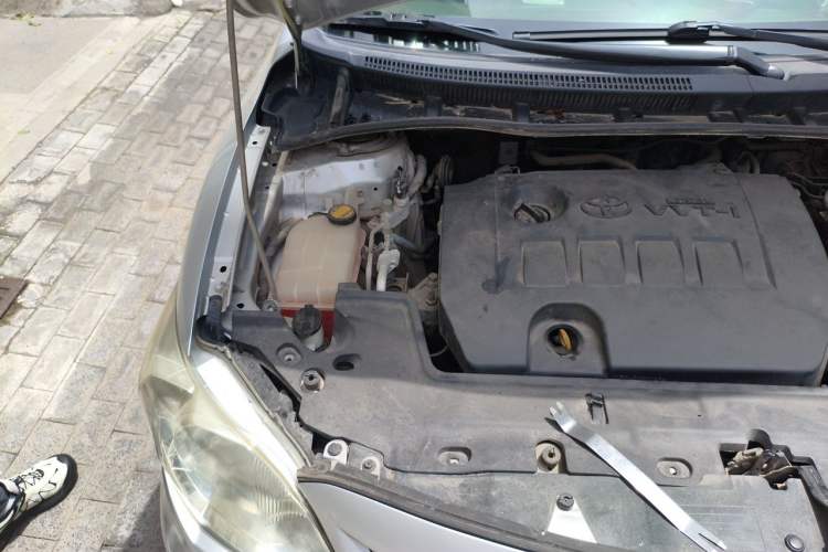 Used Toyota Corolla 2012 Luxurious Edition 1.6L Automatic GL Engine Bay Right