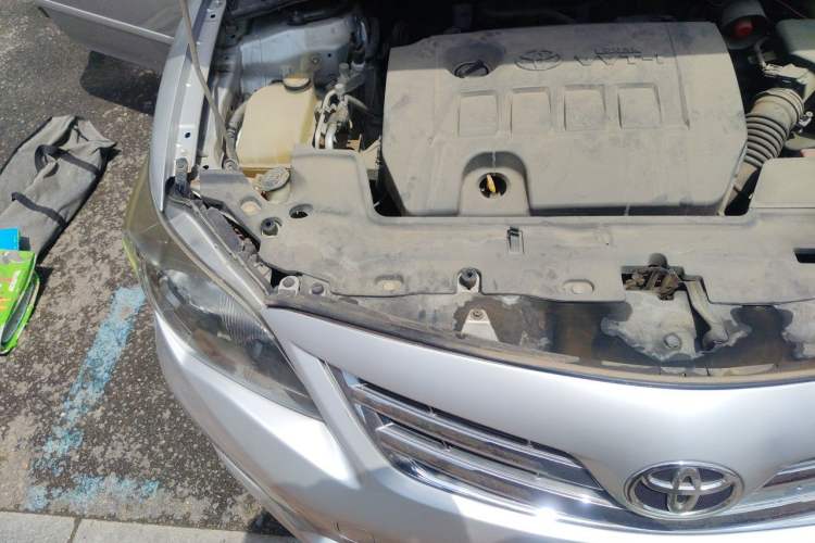 Used Toyota Corolla 2012 Luxurious Edition 1.6L Automatic GL Engine Bay Right