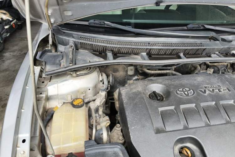 Used Toyota Corolla 2012 Luxurious Edition 1.8L CVT GL-i Engine Bay Right
