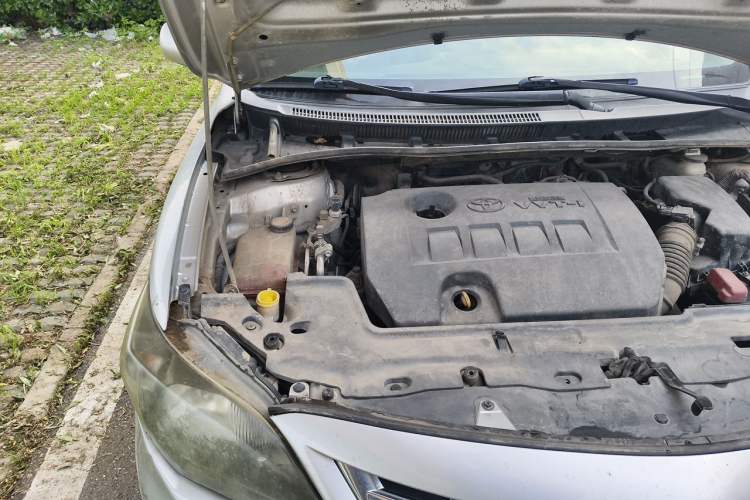 Used Toyota Corolla 2012 Luxurious Edition 1.6L Manual GL Engine Bay Right