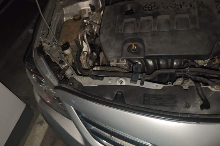 Used Toyota Corolla 2012 Luxurious Edition 1.8L CVT GL-i Engine Bay Right