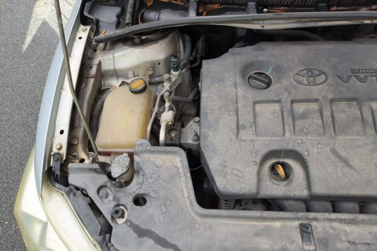 Used Toyota Corolla 2012 Luxurious Edition 1.8L CVT GL-i Engine Bay Right