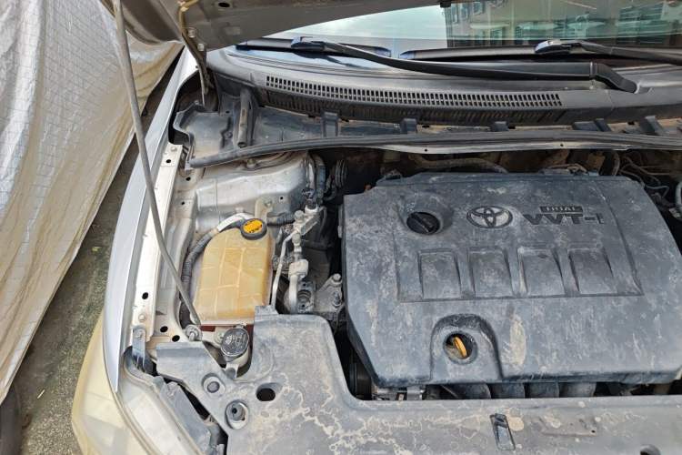 Used Toyota Corolla 2012 Luxurious Edition 1.6L Manual GL Engine Bay Right