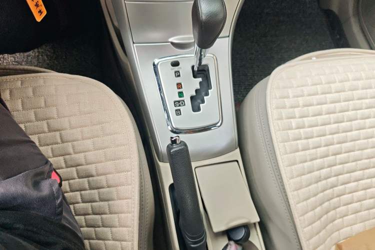 Used Toyota Corolla 2012 Luxurious Edition 1.8L CVT GL-i Gear Lever