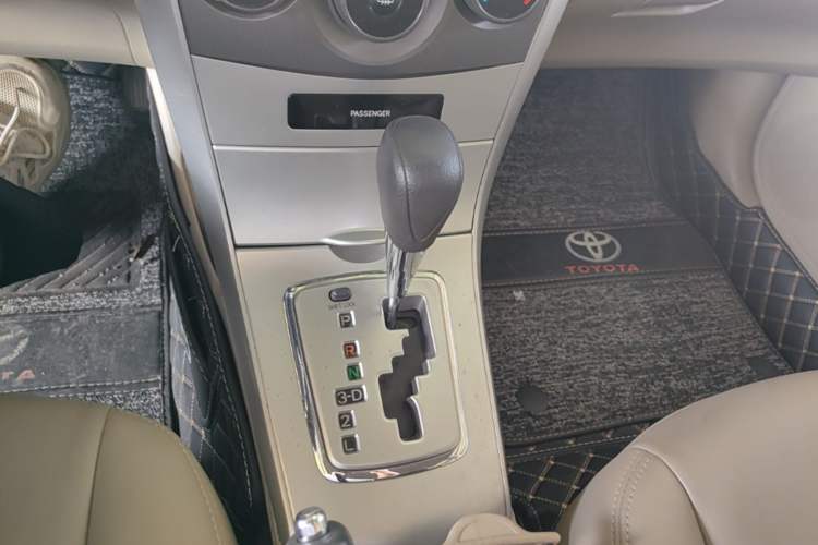 Used Toyota Corolla 2012 Luxurious Edition 1.6L Automatic GL Gear Lever
