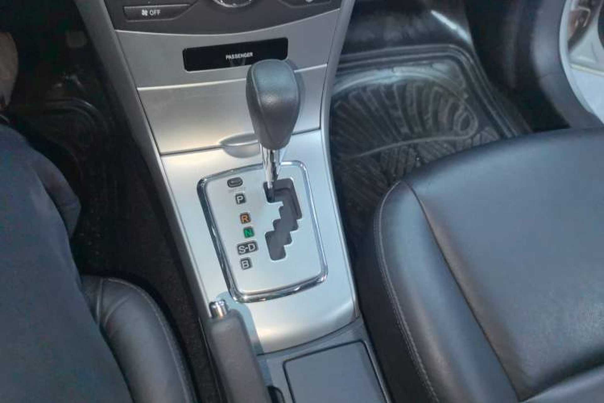 Used Toyota Corolla 2012 Luxurious Edition 1.8L CVT GL-i Gear Lever
