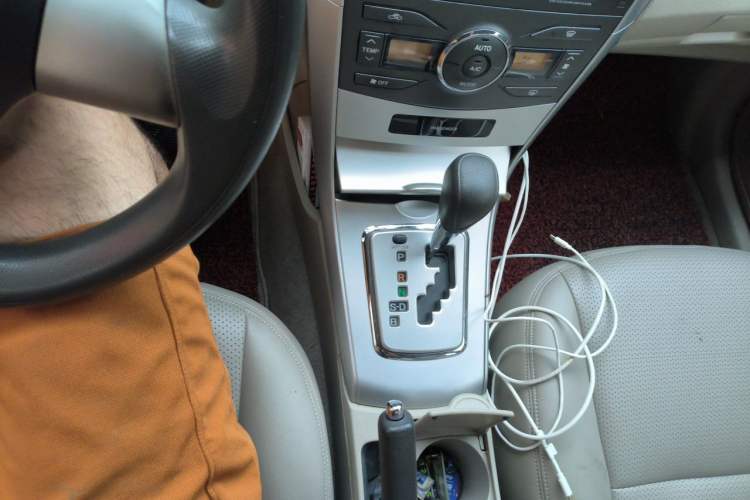 Used Toyota Corolla 2012 Luxurious Edition 1.8L CVT GL-i Gear Lever