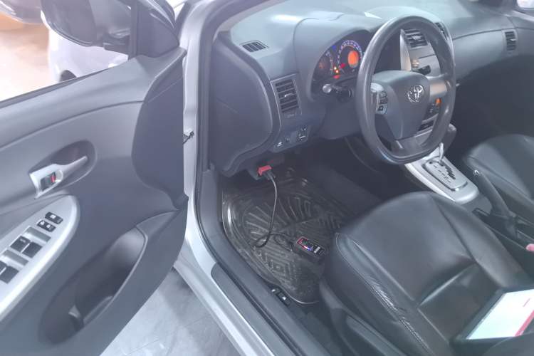 Used Toyota Corolla 2012 Luxurious Edition 1.8L CVT GL-i Interior 3