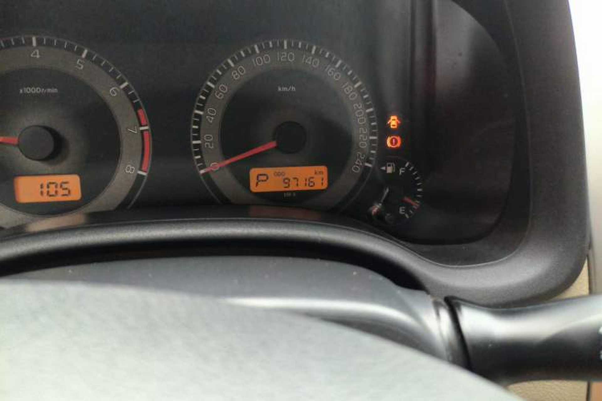 Used Toyota Corolla 2012 Luxurious Edition 1.8L CVT GL-i Odometer Close Up
