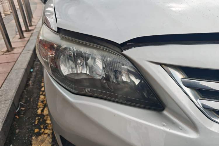 Used Toyota Corolla 2012 Luxurious Edition 1.8L CVT GL-i Right Front Headlight