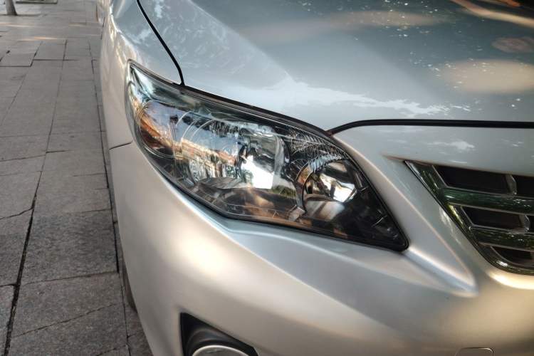 Used Toyota Corolla 2012 Luxurious Edition 1.8L CVT GL-i Right Front Headlight