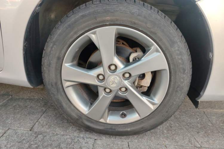 Used Toyota Corolla 2012 Luxurious Edition 1.8L CVT GL-i Right Front Wheel Hub