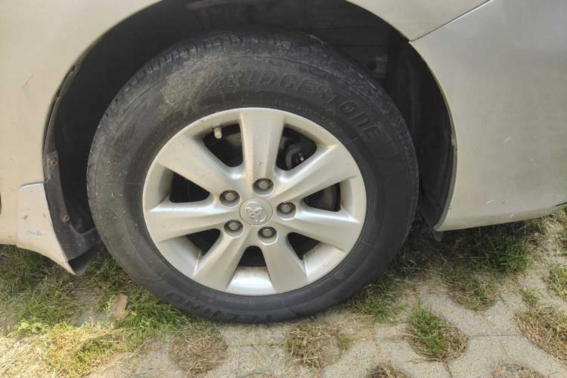Used Toyota Corolla 2012 Luxurious Edition 1.6L Automatic GL Right Front Wheel Hub