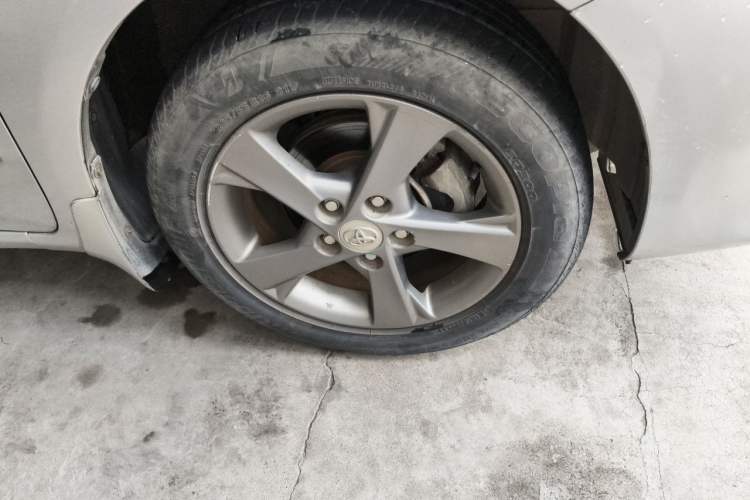 Used Toyota Corolla 2012 Luxurious Edition 1.8L CVT GL-i Right Front Wheel Hub