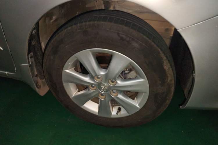 Used Toyota Corolla 2012 Luxurious Edition 1.6L Automatic GL Right Front Wheel Hub