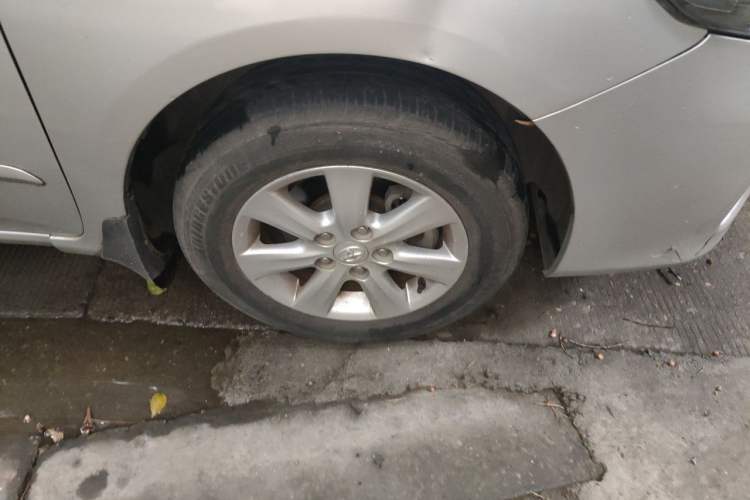 Used Toyota Corolla 2012 Luxurious Edition 1.6L Manual GL Right Front Wheel Hub
