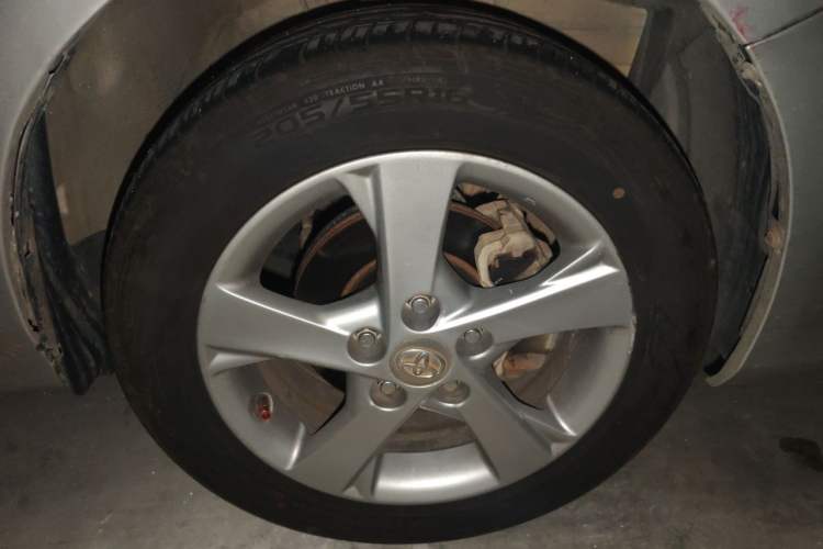 Used Toyota Corolla 2012 Luxurious Edition 1.8L CVT GL-i Right Front Wheel Hub