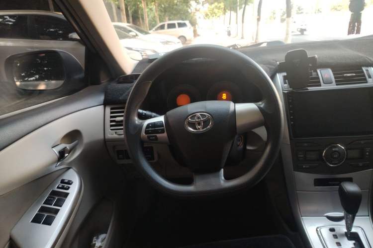 Used Toyota Corolla 2012 Luxurious Edition 1.8L CVT GL-i Steering Wheel