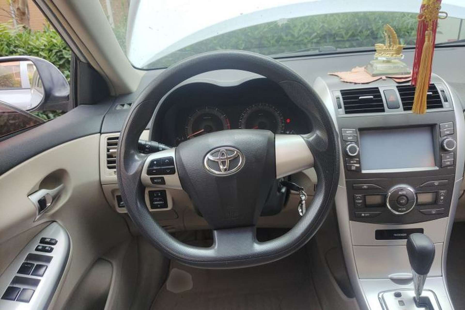 Used Toyota Corolla 2012 Luxurious Edition 1.6L Automatic GL Steering Wheel