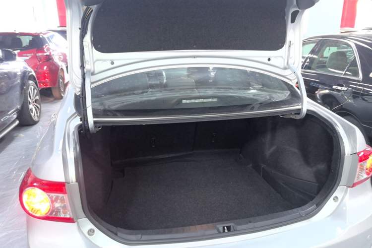Used Toyota Corolla 2012 Luxurious Edition 1.8L CVT GL-i Trunk