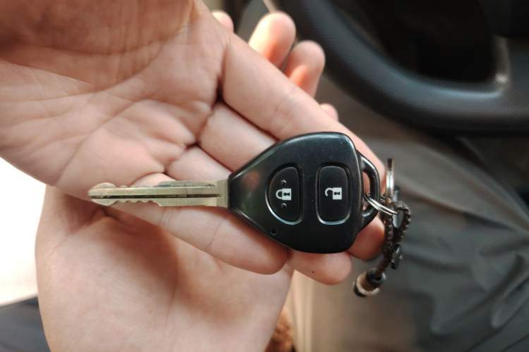 Used Toyota Corolla 2012 Luxurious Edition 1.8L CVT GL-i Vehicle Key