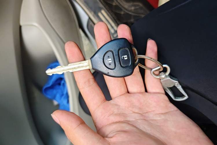 Used Toyota Corolla 2012 Luxurious Edition 1.6L Manual GL Vehicle Key