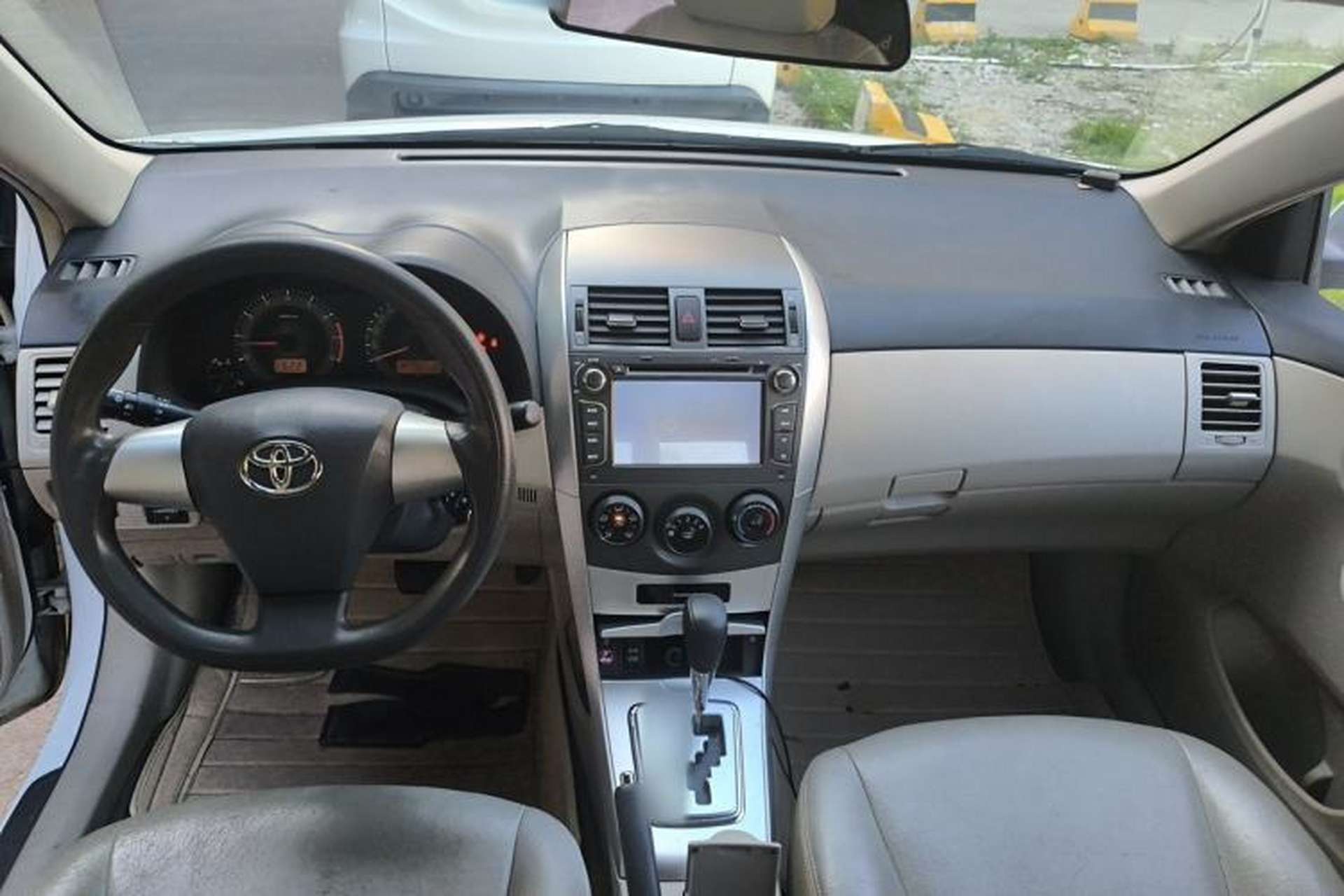 Used Toyota Corolla 2012 Luxurious Edition 1.6L Automatic GL Center Console