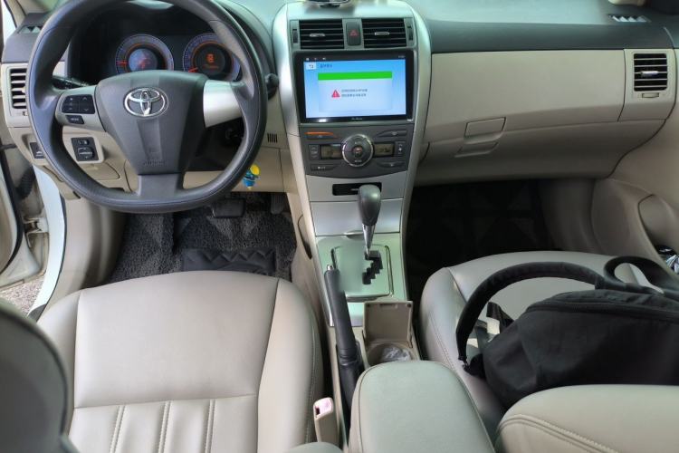 Used Toyota Corolla 2012 Luxurious Edition 1.8L CVT GL-i Center Console