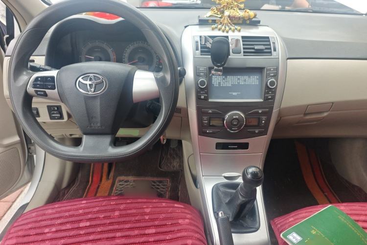 Used Toyota Corolla 2012 Luxurious Edition 1.6L Manual GL Center Console