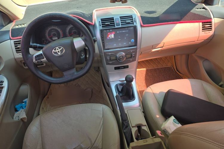Used Toyota Corolla 2012 Luxurious Edition 1.6L Manual GL Center Console