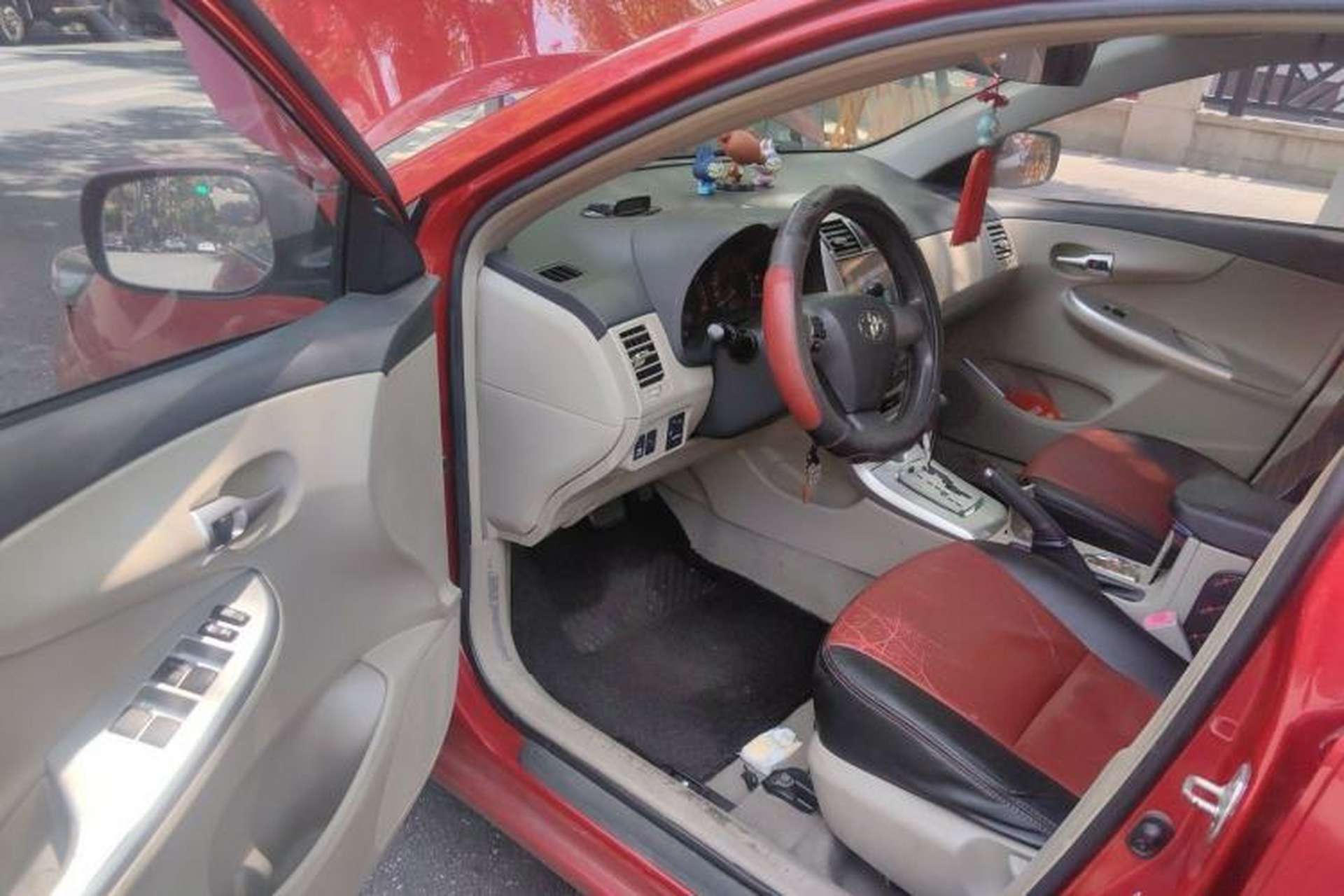 Used Toyota Corolla 2012 Luxurious Edition 1.6L Automatic GL Driver Seat