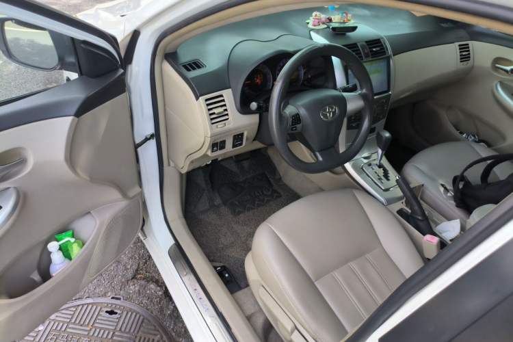 Used Toyota Corolla 2012 Luxurious Edition 1.8L CVT GL-i Driver Seat