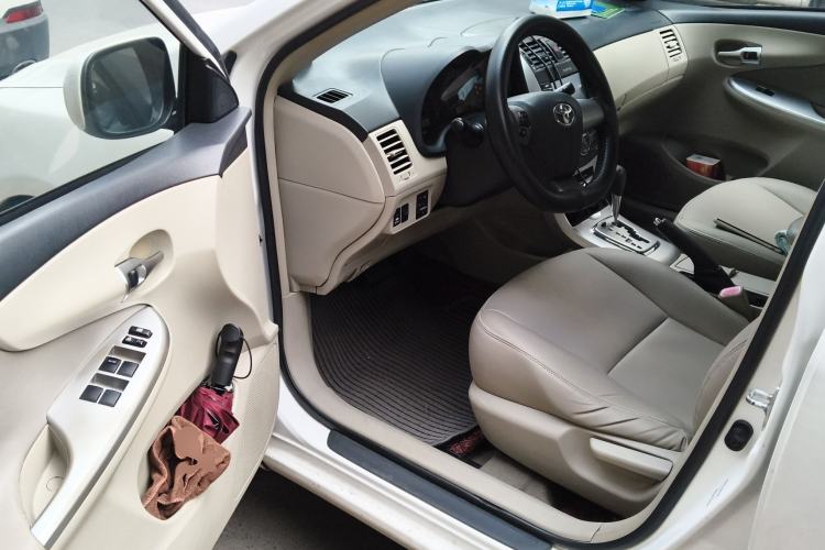 Used Toyota Corolla 2012 Luxurious Edition 1.6L Automatic GL Driver Seat