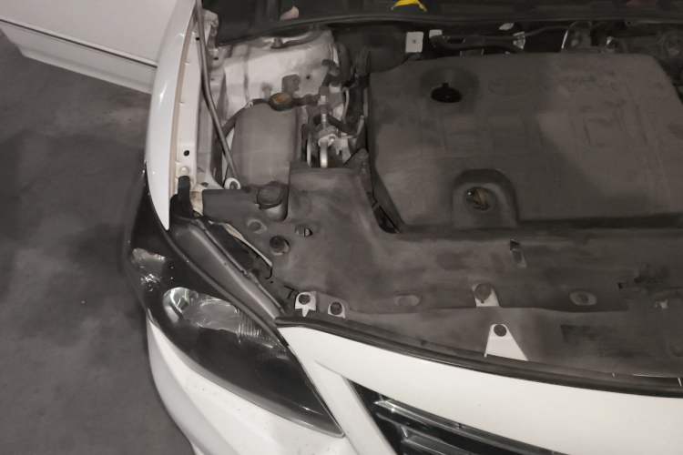 Used Toyota Corolla 2012 Luxurious Edition 1.8L CVT GL-i Engine Bay Right