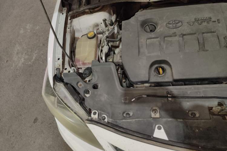 Used Toyota Corolla 2012 Luxurious Edition 1.6L Automatic GL Engine Bay Right