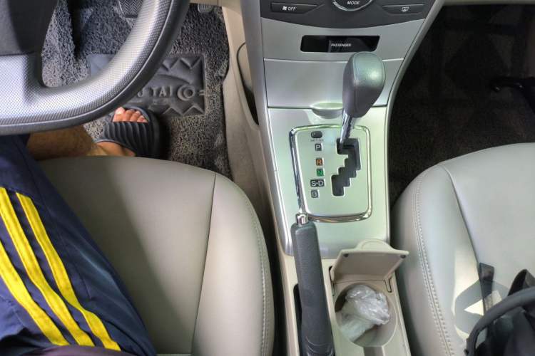 Used Toyota Corolla 2012 Luxurious Edition 1.8L CVT GL-i Gear Lever