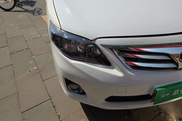 Used Toyota Corolla 2012 Luxurious Edition 1.6L Manual GL Right Front Headlight