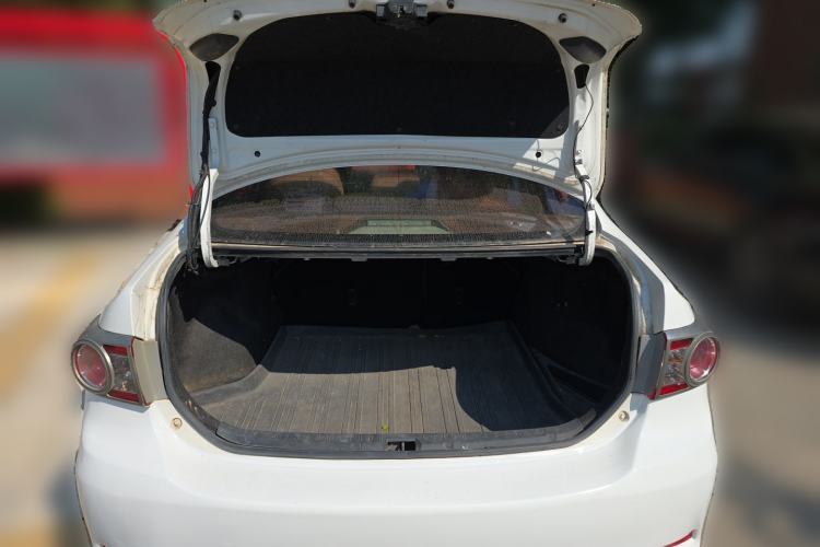 Used Toyota Corolla 2012 Luxurious Edition 1.6L Manual GL Trunk