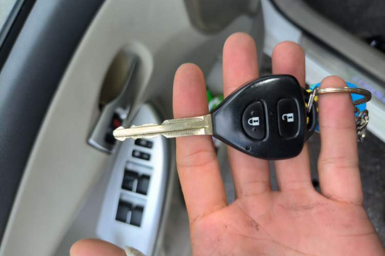 Used Toyota Corolla 2012 Luxurious Edition 1.8L CVT GL-i Vehicle Key