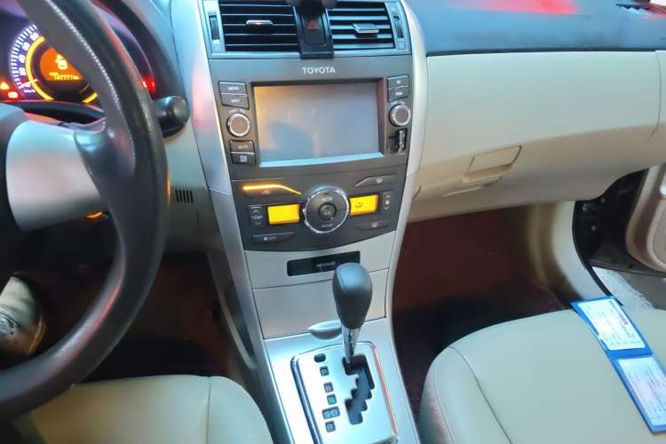 Used Toyota Corolla 2013 Special Edition 1.8L CVT ZhiKu GL-i Audio And AC Panel