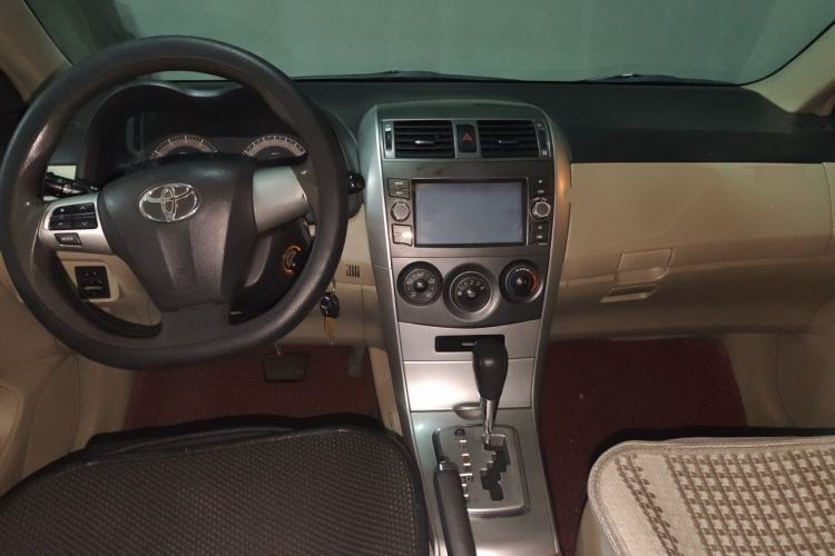 Used Toyota Corolla 2013 Special Edition 1.6L Automatic Cool GL Model Center Console