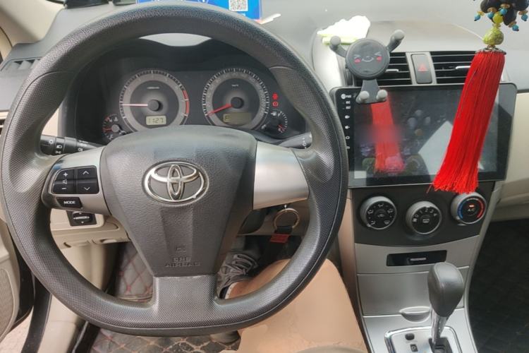 Used Toyota Corolla 2013 Special Edition 1.6L Automatic Cool GL Model Center Console