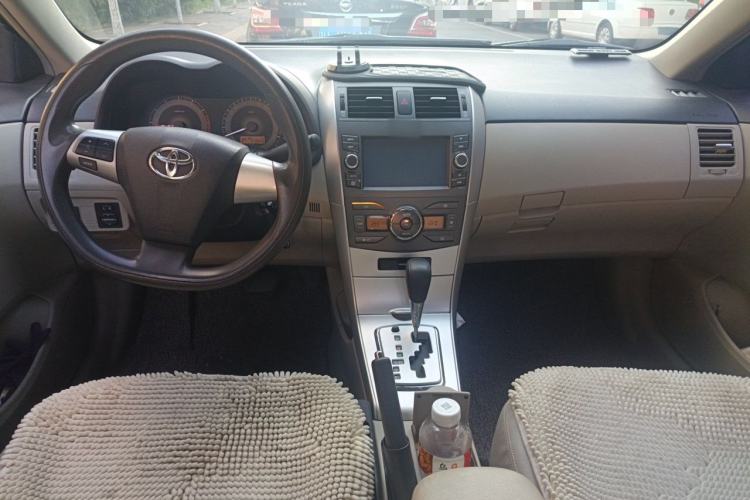 Used Toyota Corolla 2013 Special Edition 1.6L Automatic GL Cool Model Center Console