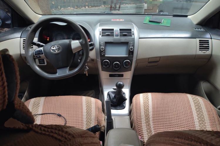Used Toyota Corolla 2013 Special Edition 1.6L Manual Cool GL Model Center Console