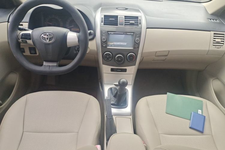 Used Toyota Corolla 2013 Special Edition 1.6L Manual Cool GL Model Center Console