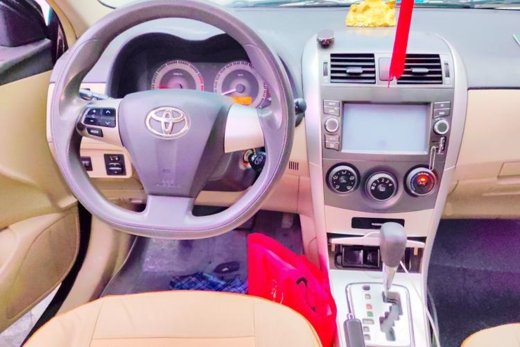 Used Toyota Corolla 2013 Special Edition 1.6L Automatic Cool GL Model Center Console