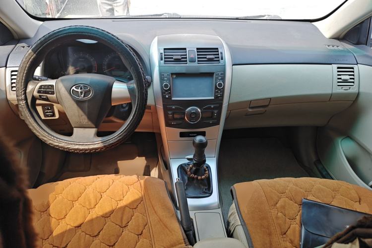 Used Toyota Corolla 2013 Special Edition 1.6L Manual – Cool GL Model Center Console