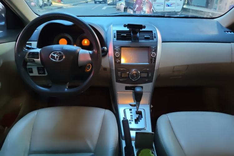 Used Toyota Corolla 2013 Special Edition 1.8L CVT ZhiKu GL-i Center Console